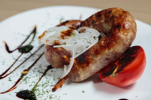 İştah açıcı Bavyera sosis sosu gönderilmiş.