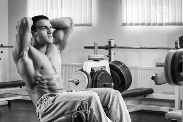 Entraînement de force athlète professionnel dans la salle de gym — Photo