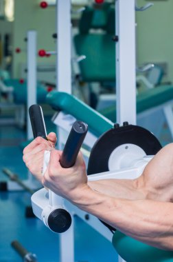 Gücü eğitim profesyonel sporcu spor salonunda