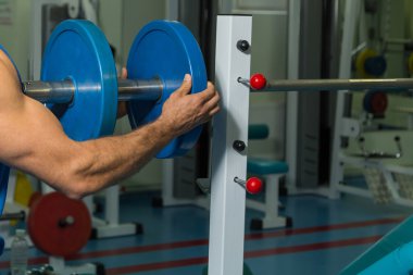 Gücü eğitim profesyonel sporcu spor salonunda