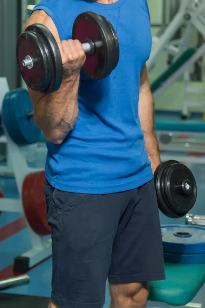 Allenamento di forza atleta professionista in palestra — Foto Stock