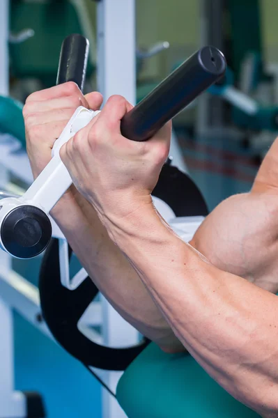 Treinamento de força atleta profissional no ginásio — Fotografia de Stock