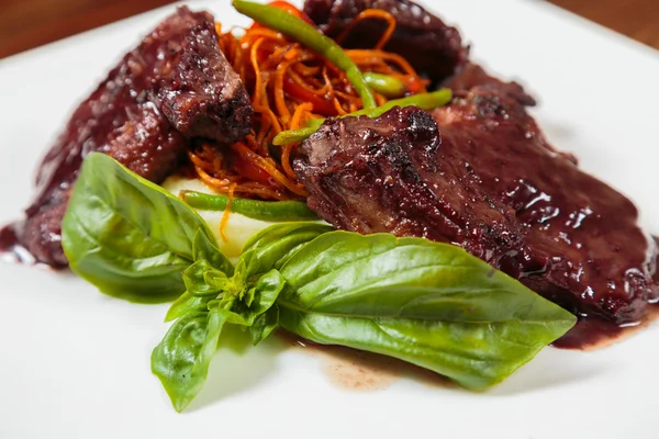 Sebzeli soslu lezzetli ızgara et