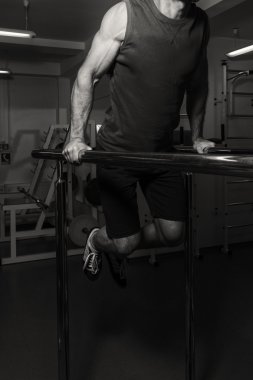 Gücü eğitim profesyonel sporcu spor salonunda