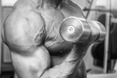 Gücü eğitim profesyonel sporcu spor salonunda