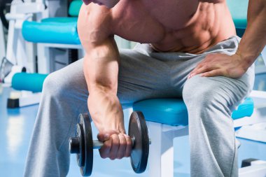 Gücü eğitim profesyonel sporcu spor salonunda