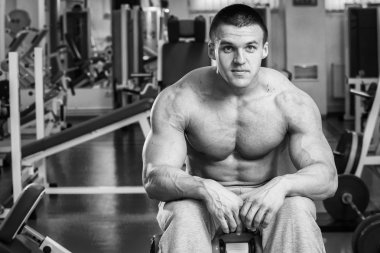 Gücü eğitim profesyonel sporcu spor salonunda