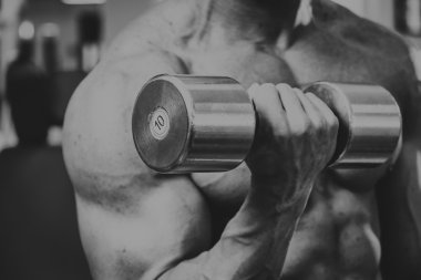 Gücü eğitim profesyonel sporcu spor salonunda