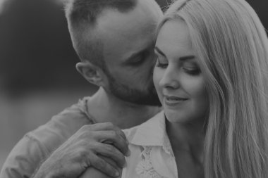 Müşterek eğitim salonunda genç Çift.