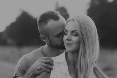 Müşterek eğitim salonunda genç Çift.