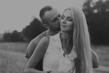 Müşterek eğitim salonunda genç Çift.