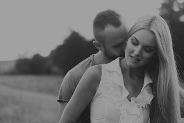 Müşterek eğitim salonunda genç Çift.