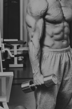 Gücü eğitim profesyonel sporcu spor salonunda