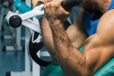 Gücü eğitim profesyonel sporcu spor salonunda