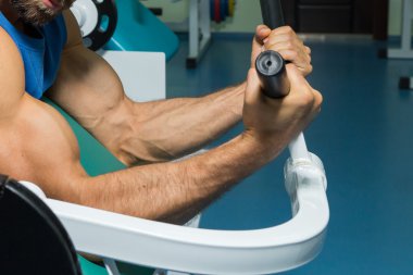 Gücü eğitim profesyonel sporcu spor salonunda