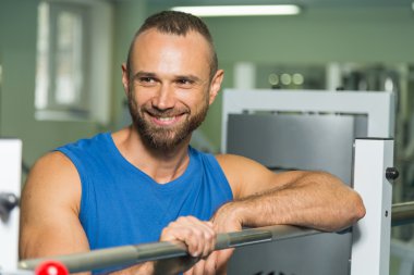Gücü eğitim profesyonel sporcu spor salonunda