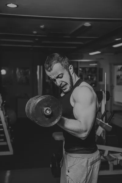 Treinamento de força atleta profissional no ginásio — Fotografia de Stock