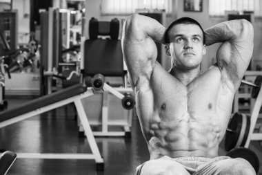 Gücü eğitim profesyonel sporcu spor salonunda