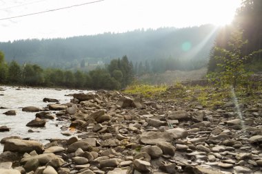 Yaz aylarında dağ nehir balıkçılık
