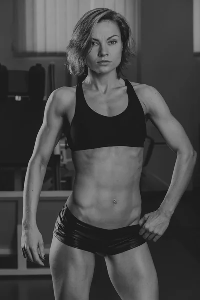 Beautiful girl takes exercises in the gym — Stock Photo, Image