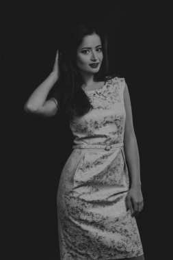 Muhteşem bir esmer portresi. Gizem, üzüntü, güvensizlik, insan duyguları.