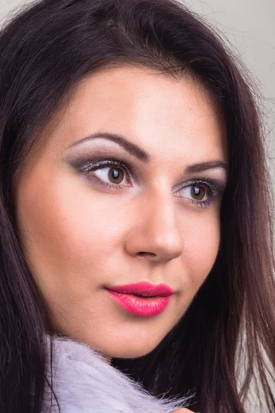 Beauty portrait of a beautiful girl. Bright festive makeup, glitter, glitters, bright lipstick. — Stock Photo, Image