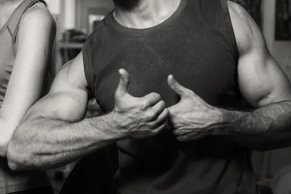 Sport par på träning i gymmet. — Stockfoto