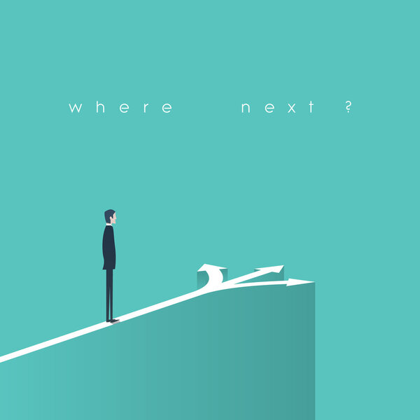 Иллюстрация концепции бизнес-решений. Бизнесмен, стоящий перед стрелками как символ выбора, карьерного пути или возможностей
.