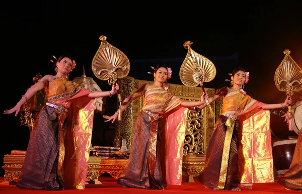 Danse traditionnelle thaïlandaise — Photo