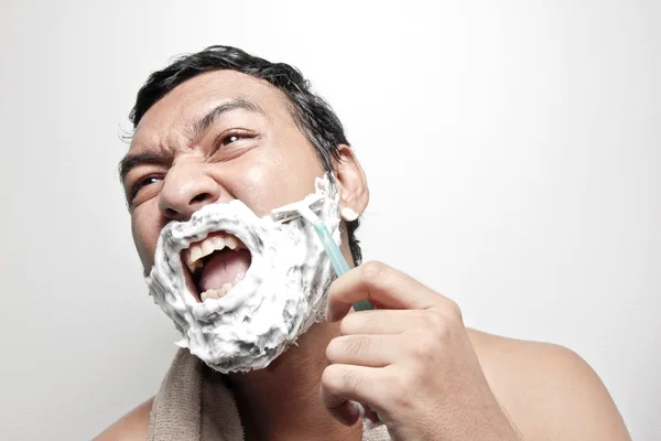 Homem medo de barbear — Fotografia de Stock