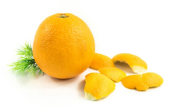 Mano Sosteniendo Naranja Fresca Aislada Sobre Fondo Blanco — Foto de Stock