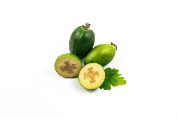 Feijoa Fruta Tropical Piña Guayaba Acca Sellowiana Sobre Fondo Blanco — Foto de Stock