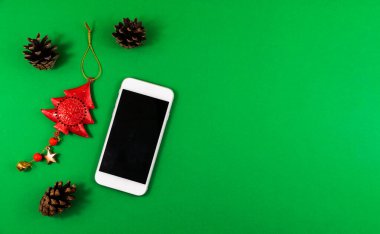 Yeşil arka planda bir dizi fotoğraf, yeni yıl ve Noel kompozisyonları ve sadece bir sürü fotokopi alanı ve güzel resimler değil.