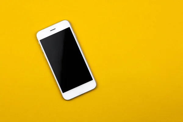 Λευκό Κενό Smartphone Κίτρινο Φόντο Ελάχιστη Σχεδίαση Έννοια Εργασίας Επίπεδη — Φωτογραφία Αρχείου