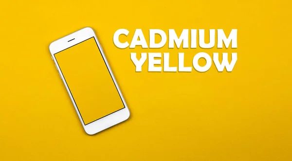 Kadmium Žlutá Barva Název Plakát Jednoduché Ploché Pozadí Chytrým Telefonem — Stock fotografie