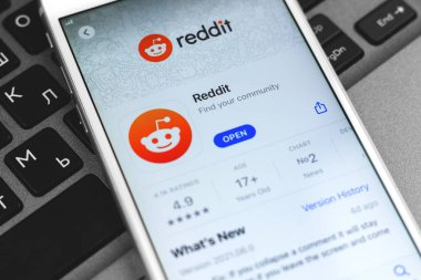 Kharkov, Ukrayna - 22 Şubat 2021: Apple akıllı telefonu ekranında Reddit resmi uygulama, fotoğraf