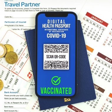 Geçerli COVID-19 testi sağlık pasaport uygulaması ile sonuçlanır, seyahat öncesi aşıya gidin, qr-code