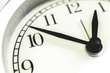 Çalar saat makro görüntüsü saat elleri ve numaralar yakın çekim