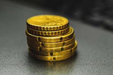 Avro para yığını geçmişi, dizüstü bilgisayarlı iş geçmişi, finansal konsept fotoğrafı