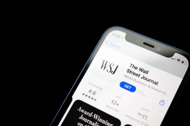Kharkov, Ukrayna - 17 Mart 2021: Cep telefonları için Wall Street Journal uygulaması