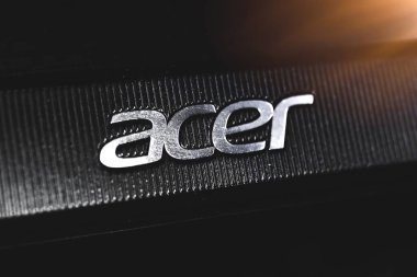 Kharkov, Ukrayna - 22 Mart 2021: Oyun monitöründe Acer logosunun yakın çekimi