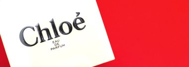 Kharkov, Ukrayna - 23 Mart 2021: Chloe parfüm logosu afişi, kopyalama alanı