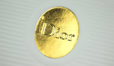 Kharkov, Ukrayna - 23 Mart 2021: Dior logosu, Christian Dior parfümü