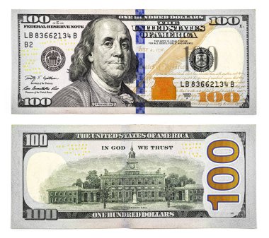 Yeni yüz dolarlık banknot beyaz arka planda izole edilmiş, Amerikan parası iki tarafta yakın plan.
