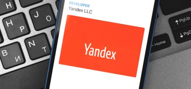 Kharkov, Ukrayna - 2 Nisan 2021: Yandex logosu kapat
