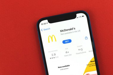 Kharkov, Ukrayna - 2 Nisan 2021: McDonald 's Apple iPhone uygulaması