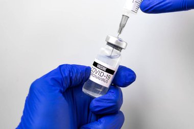 Coronavirus aşısı ve şırınga yakın plan, sağlık konsepti fotoğrafı