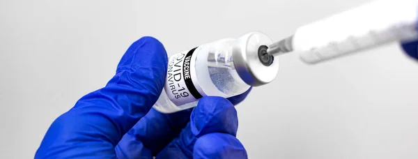Strzykawka Medyczna Igłą Fiolką Szczepionką Rękach Lekarza Baner Koncepcyjny Wstrzykiwań — Zdjęcie stockowe