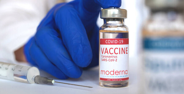 Kharkov Ukraine April 2021 Moderna Coronavirus Vaccine Doctor Hand Banner — Stock Photo, Image