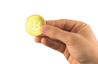 Beyaz zemin üzerinde bitcoin izole erkek el, kripto para fiziksel sembol yakın yakın